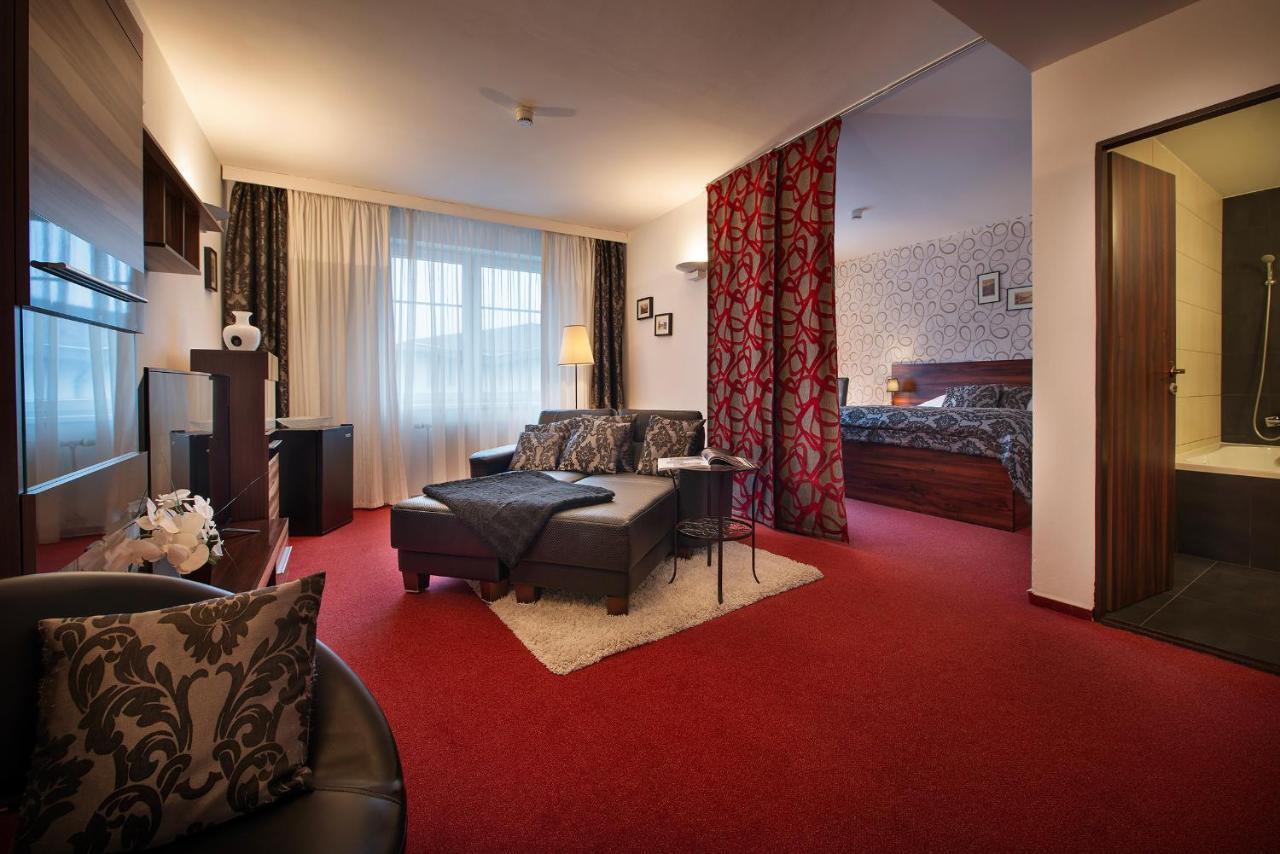Parkhotel Morris Nový Bor Buitenkant foto