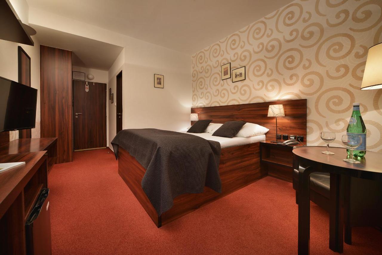 Parkhotel Morris Nový Bor Buitenkant foto