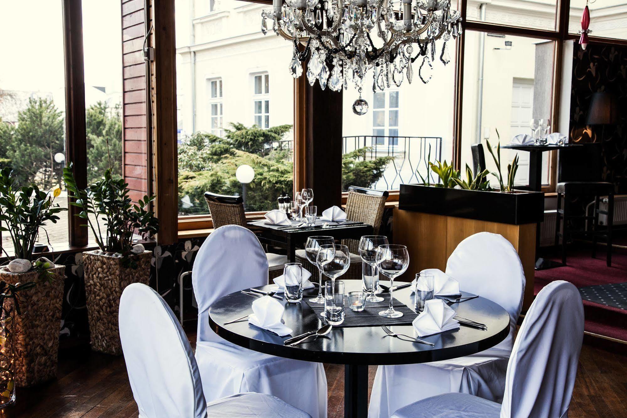 Parkhotel Morris Nový Bor Buitenkant foto