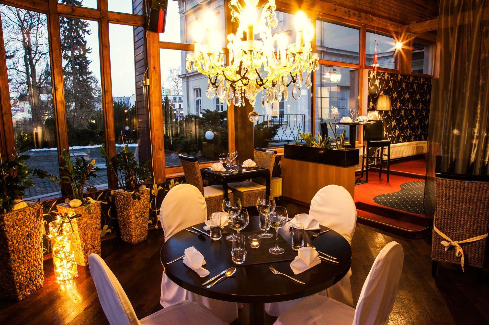 Parkhotel Morris Nový Bor Buitenkant foto