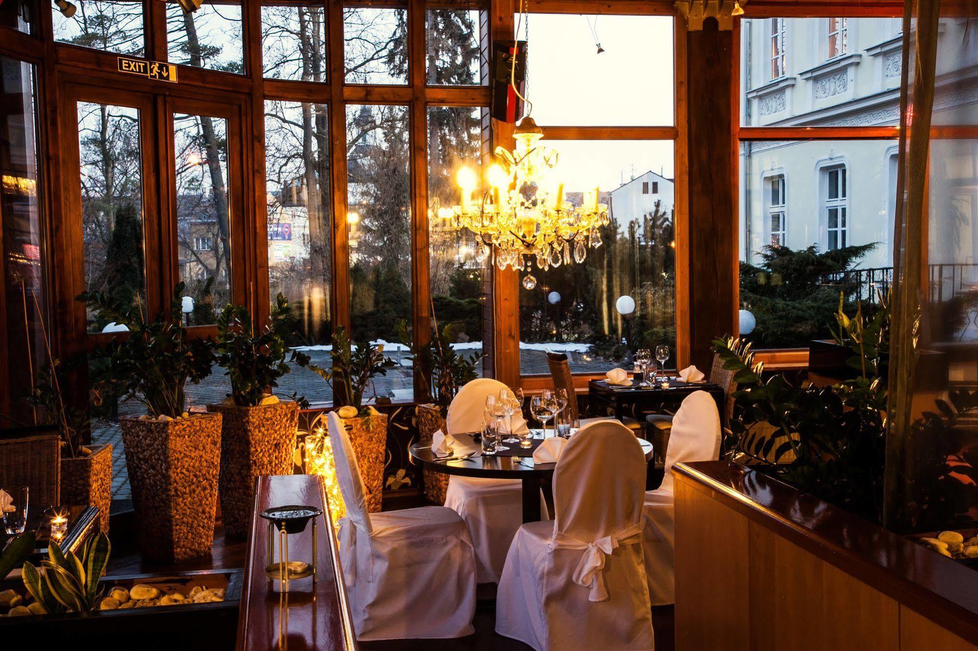 Parkhotel Morris Nový Bor Buitenkant foto